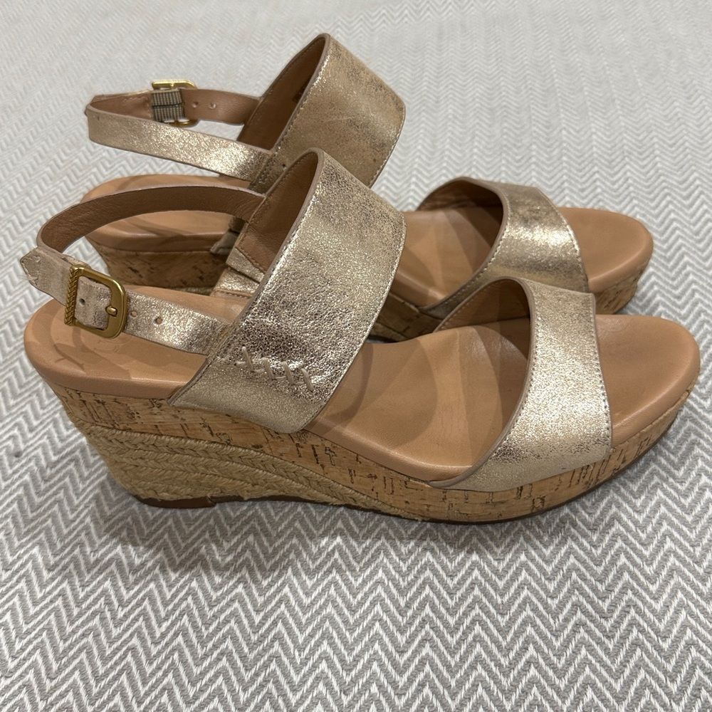 UGG Elena Metallic Gold Wedge Sandals Size 7